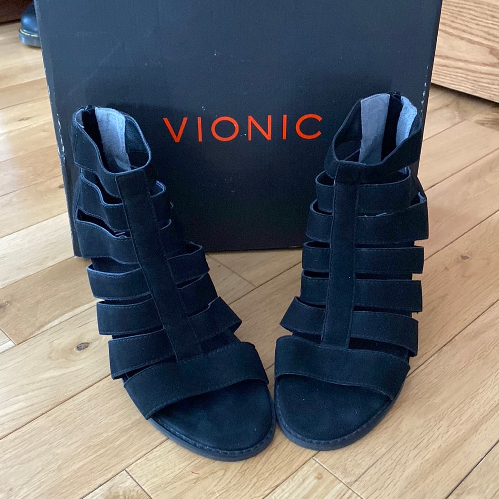 Vionic Black suede booties